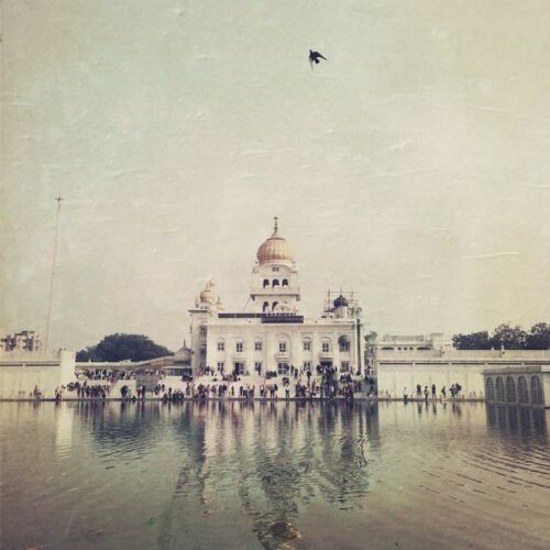 Gurudwara Bangla Sahib Photos of India, The lake and Gurudwara Bangla Sahib