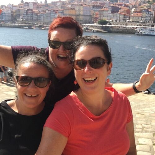 Ribeira Kerry, claire and Claire by the harbour